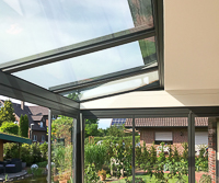 Terrassendach Serie Heroal CR mit Glas-Schiebe-Dreh-System SF 25 und KADECO Wintergartenmarkise