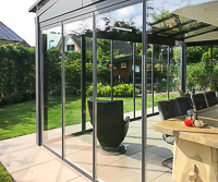 Terrassendach Serie Heroal CR mit Glas-Schiebe-Dreh-System SF 25 und KADECO Wintergartenmarkise